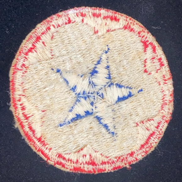Vintage World War II Round US Army Defense Sleeve Patch Blue Star on White & Red - Picture 6 of 6